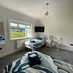 Luxurious & Bright For 6 Dogfriendly Σπίτι διακοπών *