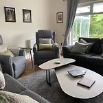 Luxurious & Bright For 6 Dogfriendly *
