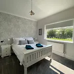Luxurious & Bright For 6 Dogfriendly Σπίτι διακοπών *