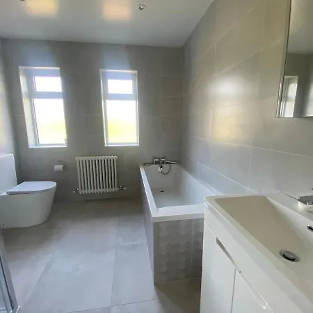 Luxurious & Bright For 6 Dogfriendly Westport