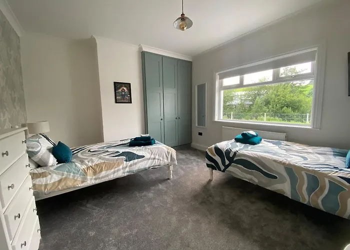 Luxurious & Bright For 6 Dogfriendly Holiday home