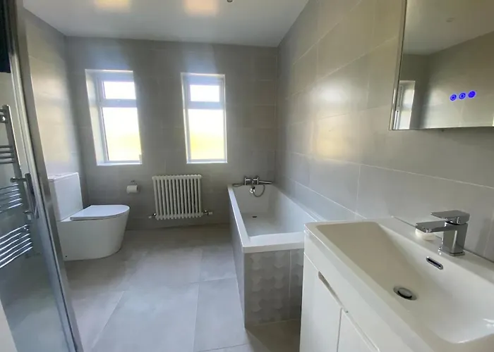 Luxurious & Bright For 6 Dogfriendly Westport