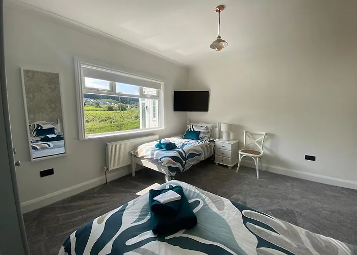 Luxurious & Bright For 6 Dogfriendly Holiday home *