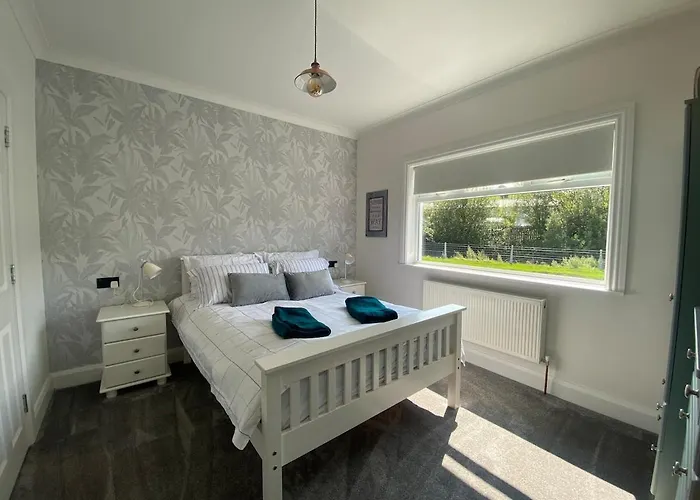 Luxurious & Bright For 6 Dogfriendly Holiday home *