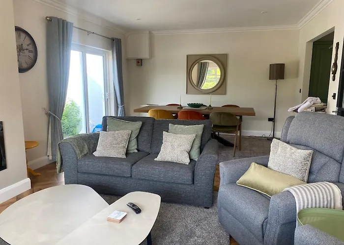 Luxurious & Bright For 6 Dogfriendly Holiday home *