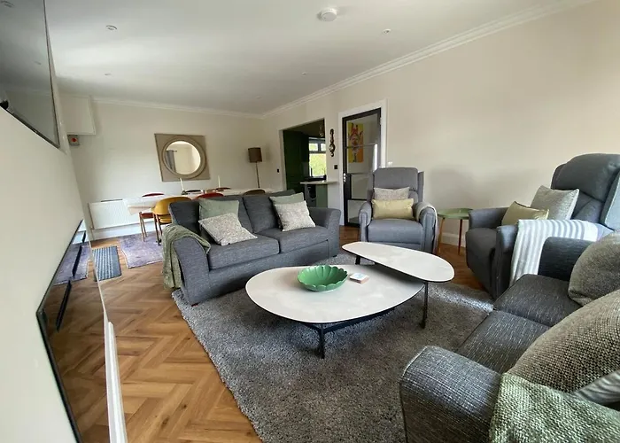 Luxurious & Bright For 6 Dogfriendly