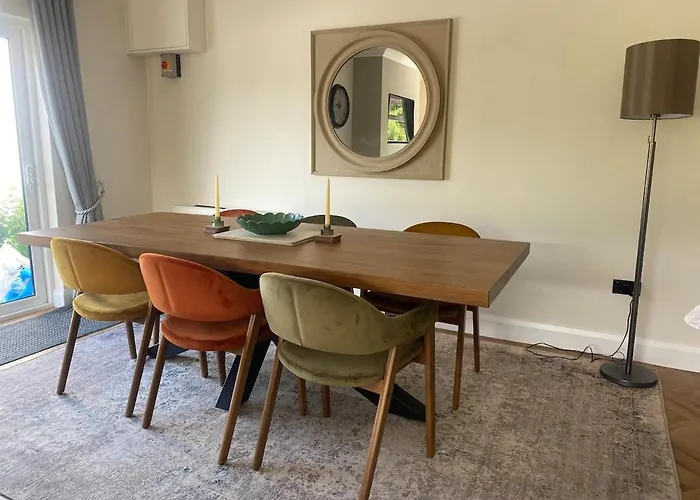 Luxurious & Bright For 6 Dogfriendly Holiday home *