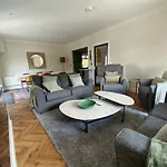 Luxurious & Bright For 6 Dogfriendly